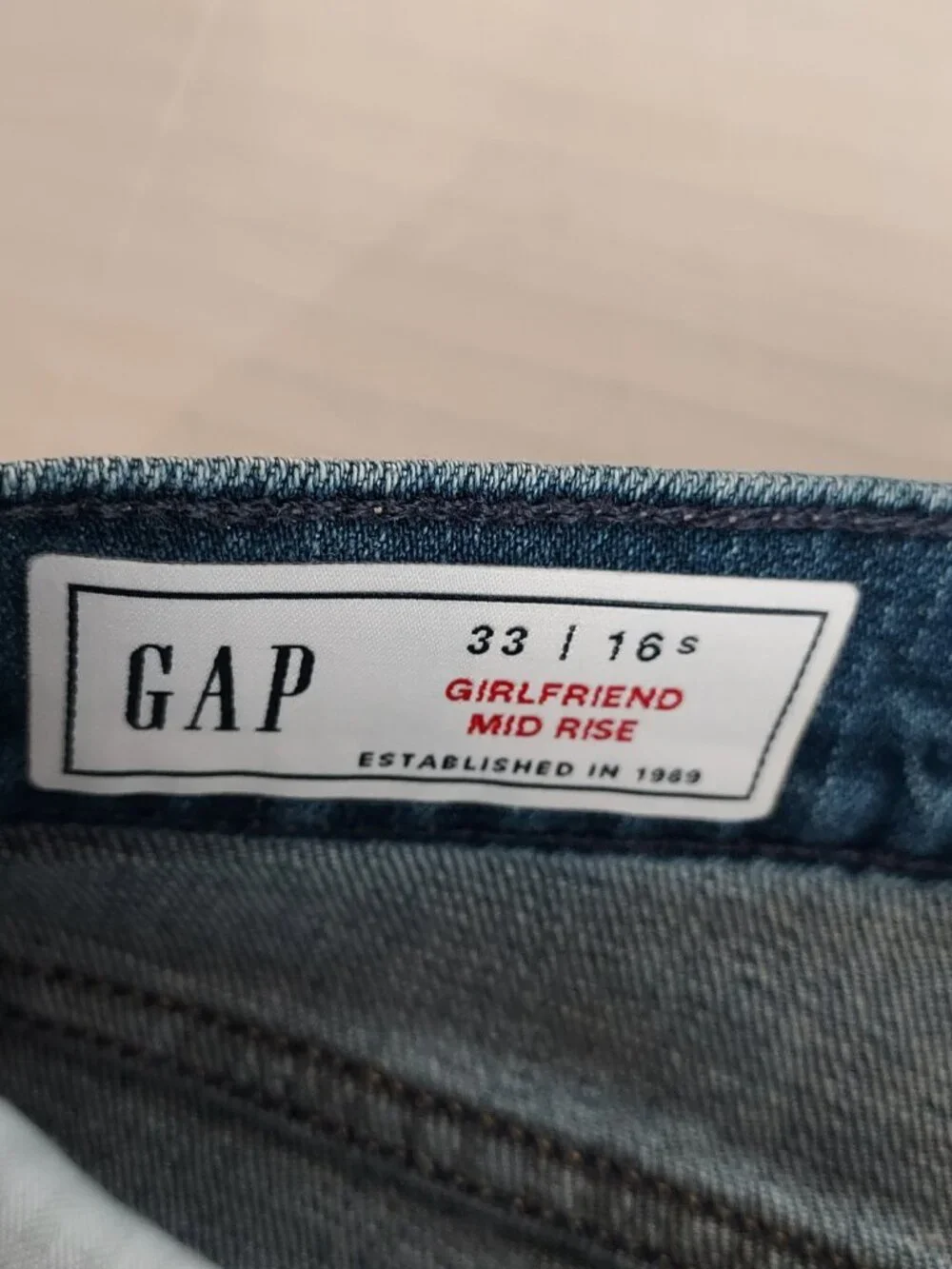 GAP Girlfriend Mid Rise Ankle Jeans Size 16/33 Short